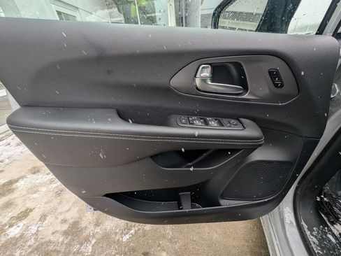 New 2026 Chrysler Pacifica Select w/ S Appearance Package FWD image 31