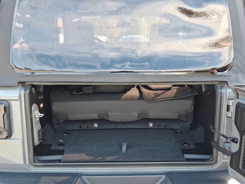 Used 2023 Jeep Wrangler Sport S image 31