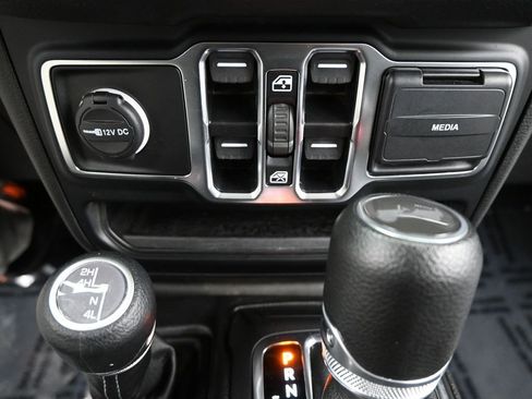 Used 2024 Jeep Wrangler Sport S image 29