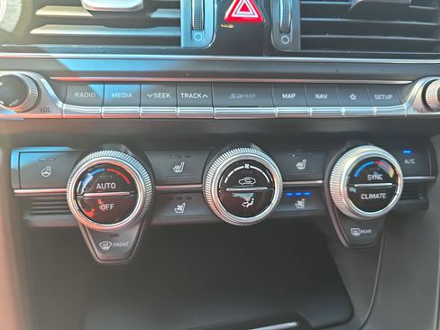 Used 2020 Genesis G70 2.0T w/ Prestige Package image 23