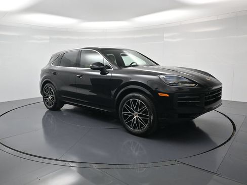 Certified 2026 Porsche Cayenne AWD/4WD image 32