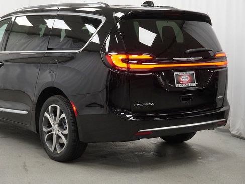 New 2026 Chrysler Pacifica Pinnacle image 12