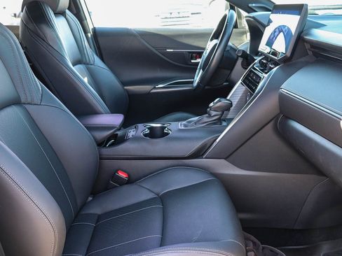 Certified 2023 Toyota Venza Limited AWD/4WD image 17