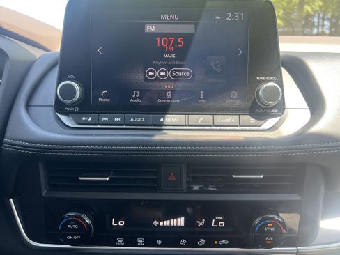 Used 2023 Nissan Rogue SV AWD/4WD image 4
