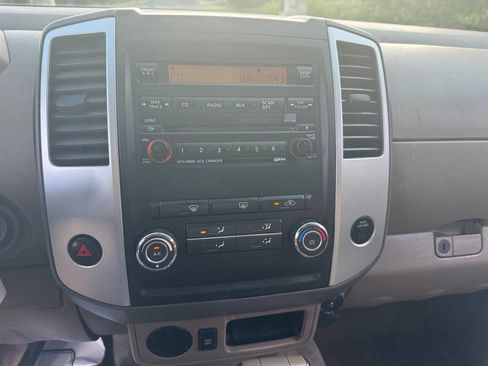 Used 2011 Nissan Frontier SV w/ SV Premium Utility Pkg image 19