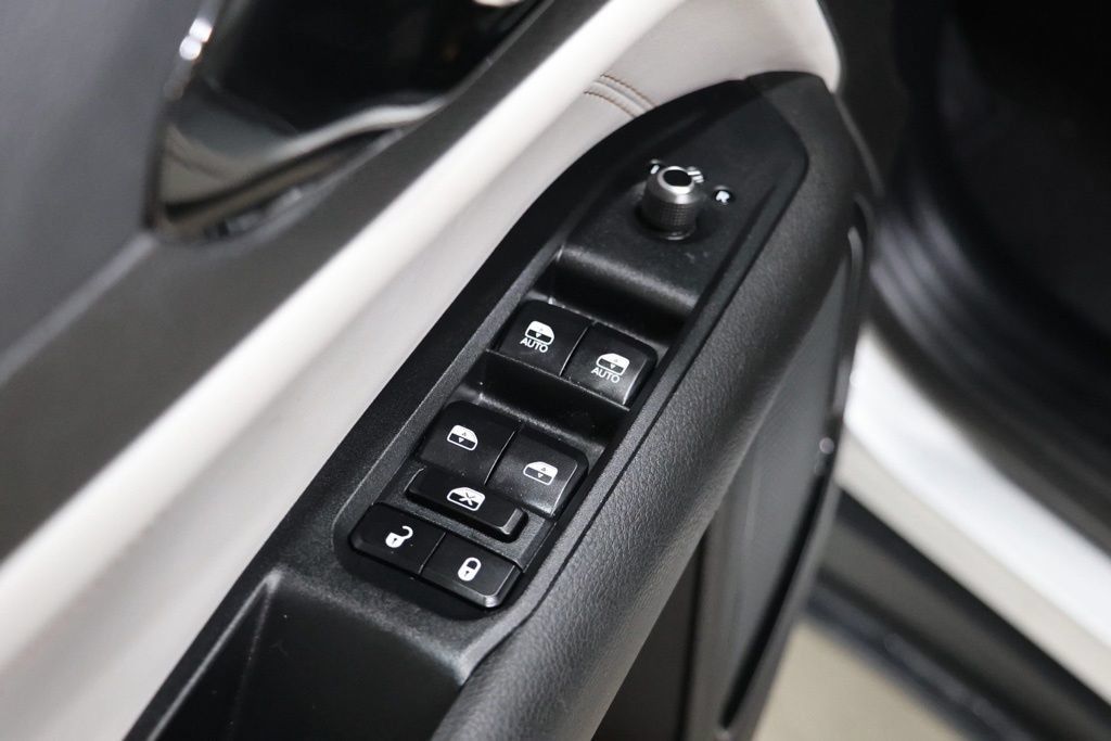 Used 2025 Jeep Compass Limited AWD/4WD image 20
