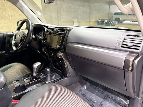 Used 2024 Toyota 4Runner TRD Off-Road image 28