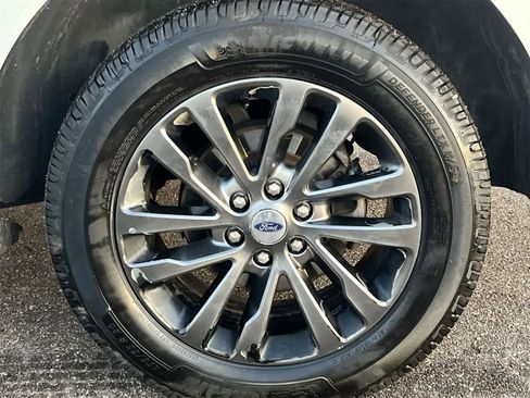 Used 2021 Ford Expedition Limited image 13