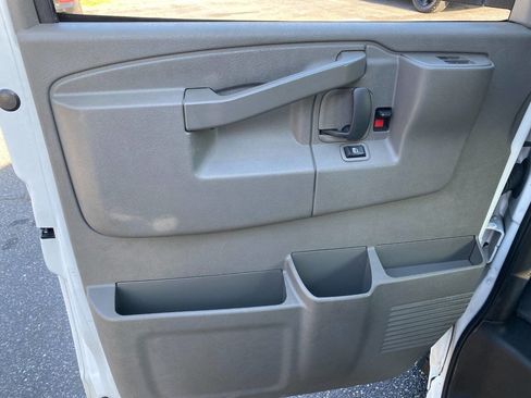 Used 2020 GMC Savana 3500 LT w/ LT Preferred Equipment Group image 11