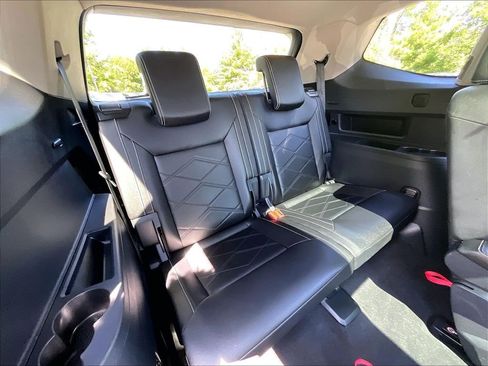 Used 2025 Volkswagen Atlas SE AWD/4WD image 17