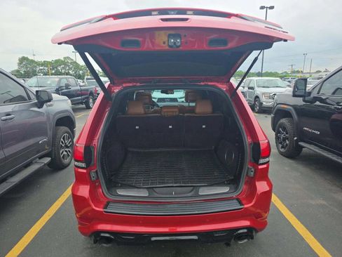 Used 2015 Jeep Grand Cherokee SRT w/ Luxury Group II AWD/4WD image 7