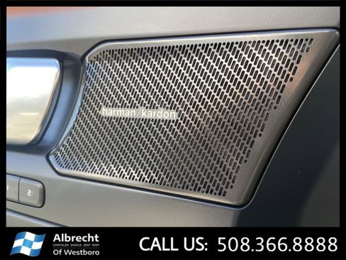 Used 2024 Volvo XC40 B5 Ultimate w/ Climate Package image 28