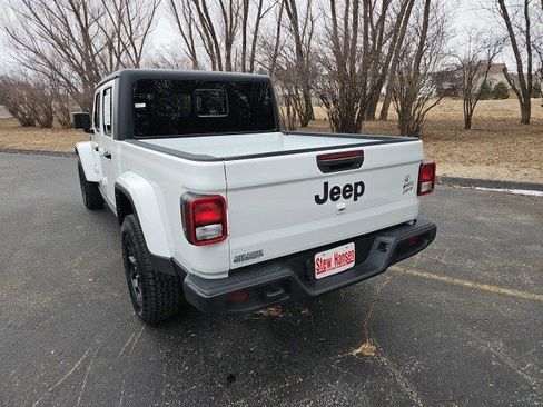 Used 2022 Jeep Gladiator Willys image 3