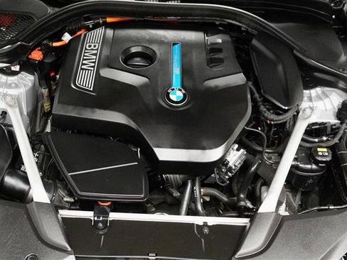 Used 2019 BMW 530e w/ Convenience Package image 39