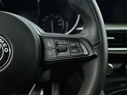 Used 2022 Alfa Romeo Stelvio Ti image 27