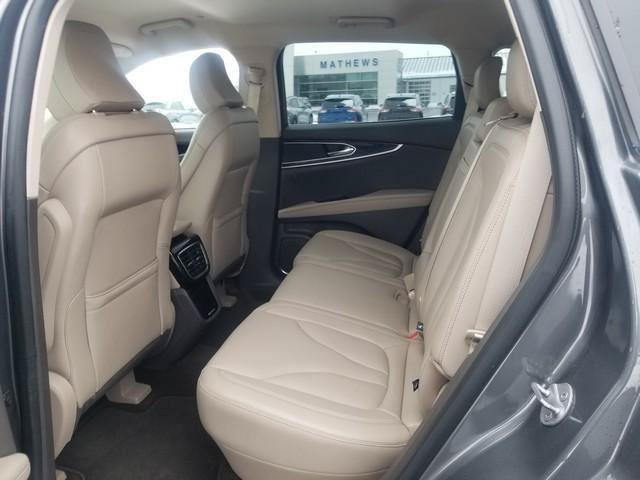 Used 2022 Lincoln Nautilus AWD image 16