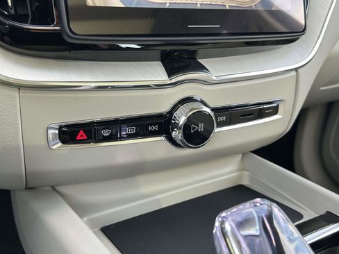 New 2026 Volvo XC60 T8 Ultra w/ Protection Package Premier AWD/4WD image 25
