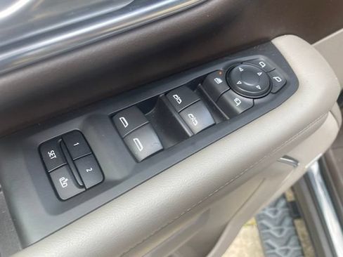Used 2021 Chevrolet Tahoe Z71 w/ Z71 Off-Road Package AWD/4WD image 18