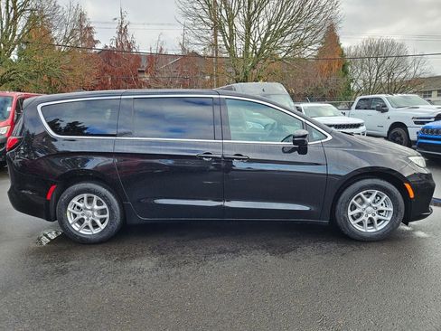 New 2026 Chrysler Pacifica Select image 8