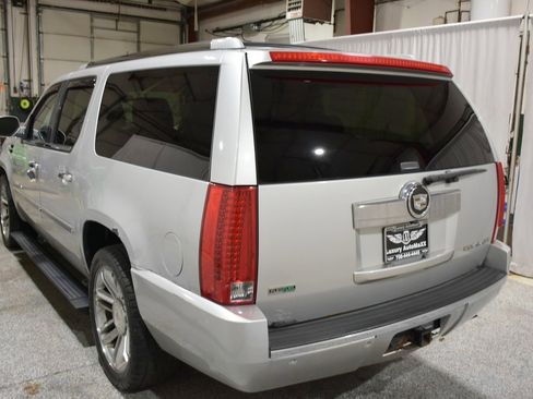 Used 2011 Cadillac Escalade ESV Premium image 11