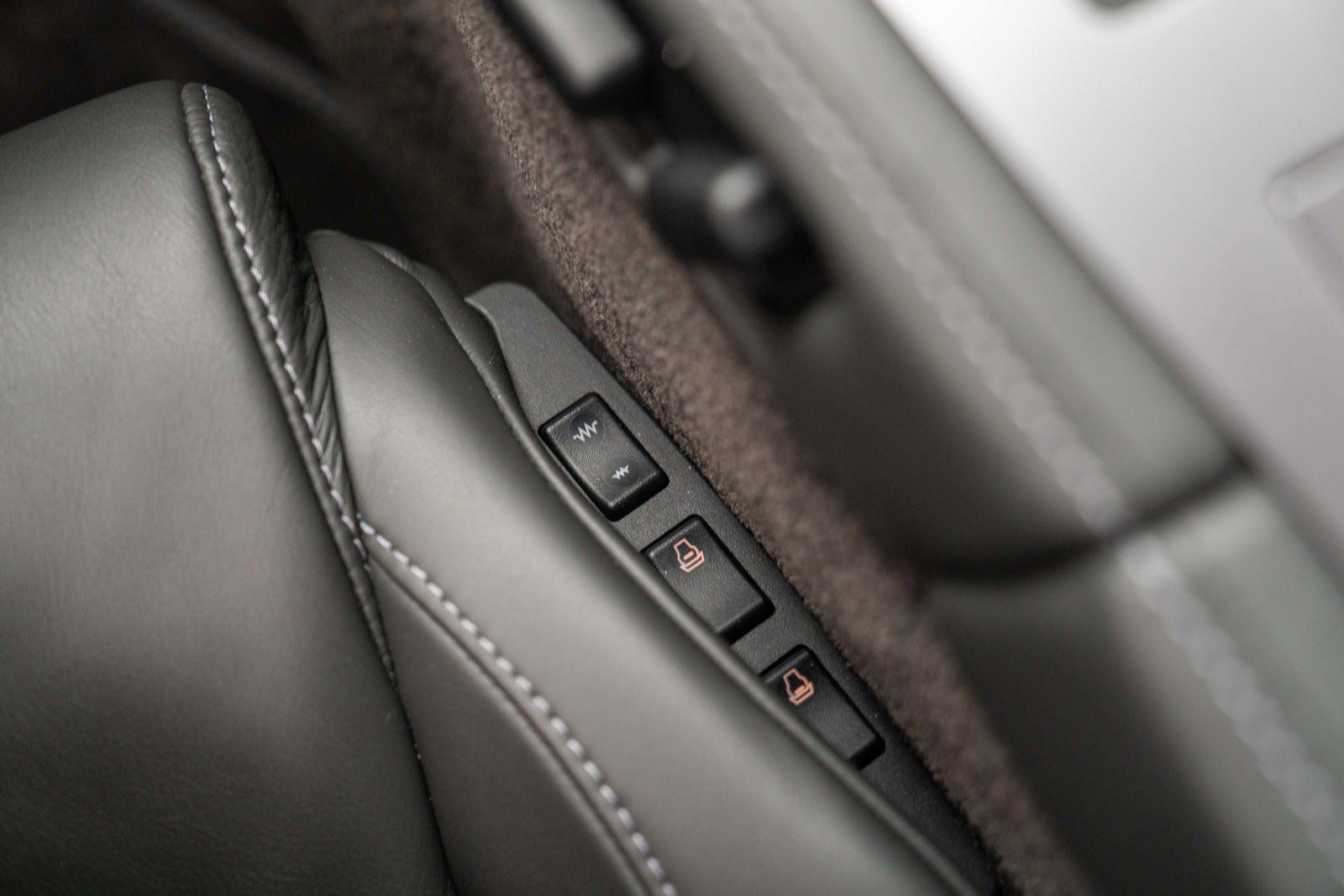 Used 2008 Aston Martin DB9 Coupe RWD image 25