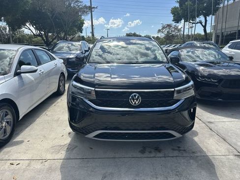 Used 2024 Volkswagen Taos SE FWD image 25