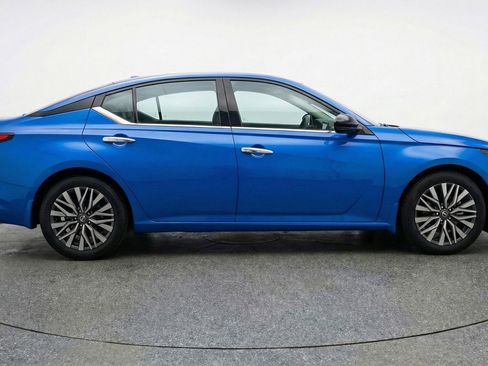 Used 2025 Nissan Altima 2.5 SV image 5