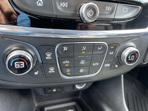 Certified 2023 Chevrolet Traverse LT FWD image 30