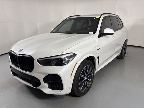 Used 2022 BMW X5 xDrive45e w/ M Sport Package image 4