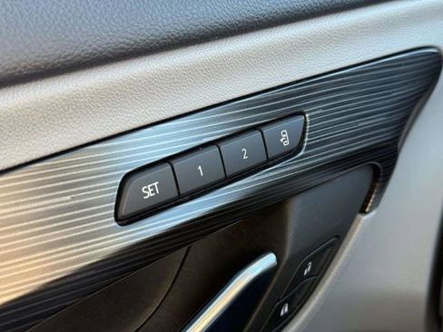 Used 2024 GMC Terrain SLT image 19