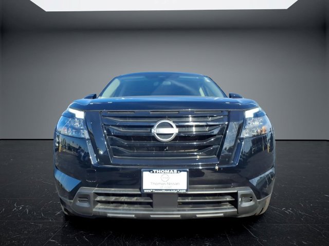 Used 2024 Nissan Pathfinder SV w/ Black Appearance Package AWD/4WD image 2