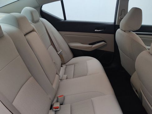 Used 2022 Nissan Altima 2.5 SV w/ SV Premium Package image 19