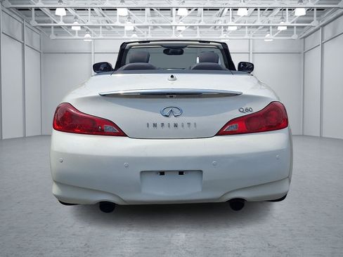 Used 2015 INFINITI Q60 Convertible w/ Premium Package RWD image 4