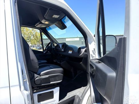 Used 2024 Mercedes-Benz Sprinter 2500 image 19