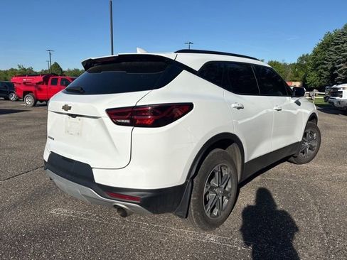 Used 2024 Chevrolet Blazer LT w/ Sound & Technology Package FWD image 3