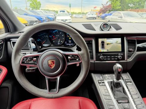 Used 2017 Porsche Macan GTS AWD/4WD image 22