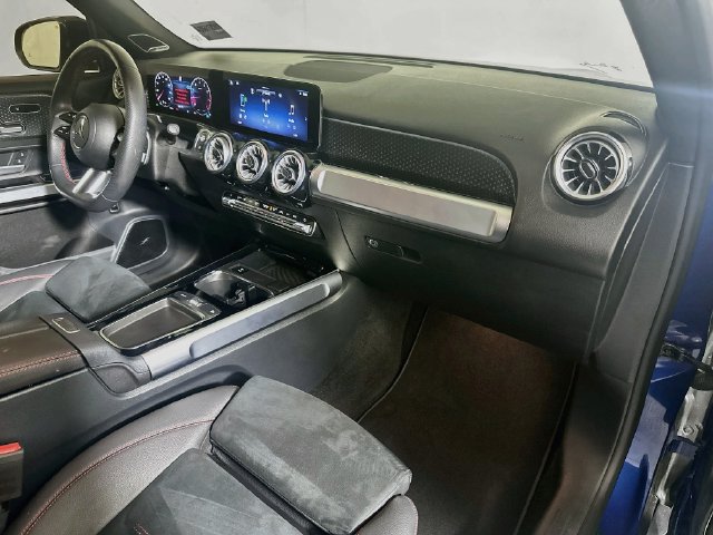 Used 2024 Mercedes-Benz GLB 250 image 28