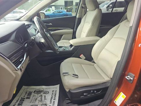 Used 2019 Cadillac XT4 Luxury w/ Cold Weather Package FWD image 6