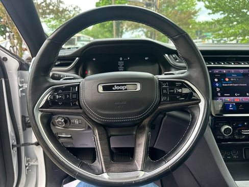 Used 2022 Jeep Grand Cherokee L Overland w/ Luxury Tech Group IV AWD/4WD image 13