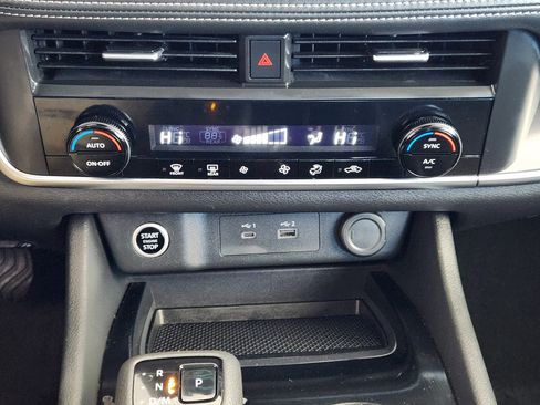 Used 2023 Nissan Rogue SV image 19