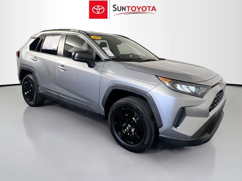 Used 2020 Toyota RAV4 LE image 1