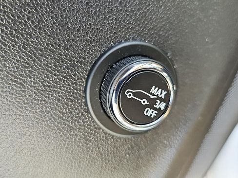 Used 2023 Buick Envision Essence FWD image 23