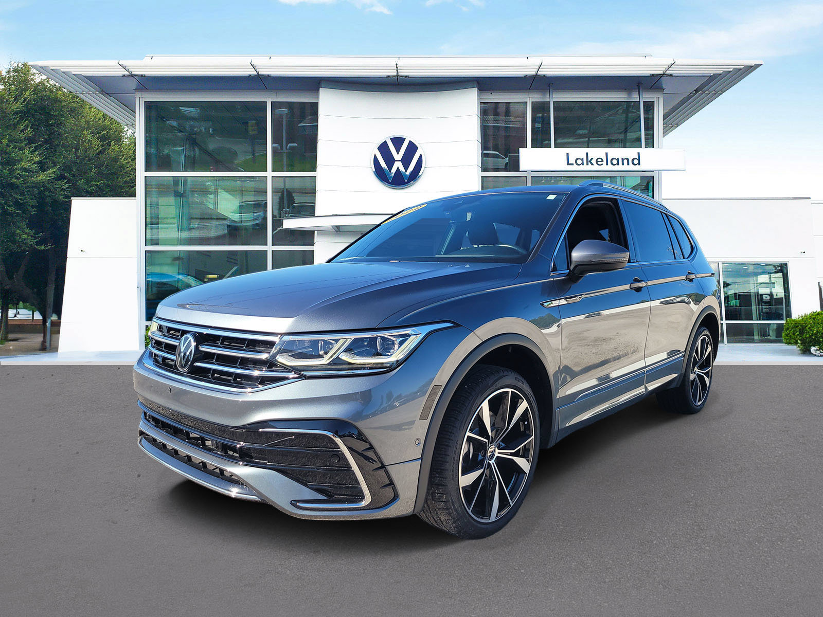 Used 2022 Volkswagen Tiguan SEL R-Line AWD/4WD image 2