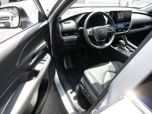 Certified 2025 Toyota Grand Highlander AWD image 10