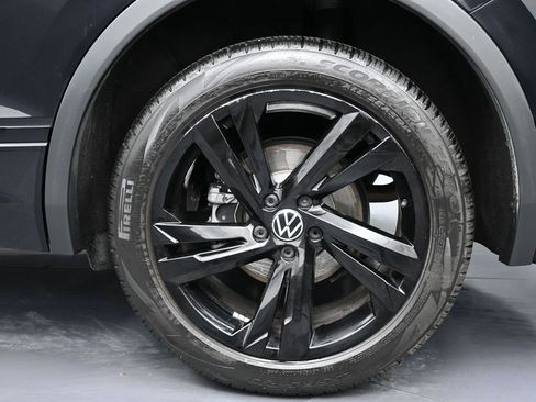 Used 2023 Volkswagen Tiguan SE R-Line image 11