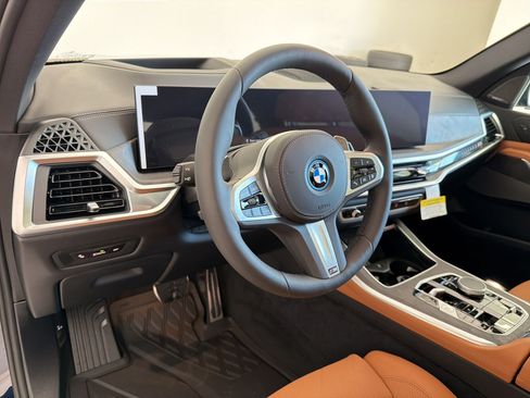 New 2026 BMW X5 xDrive50e w/ M Sport Package AWD/4WD image 4