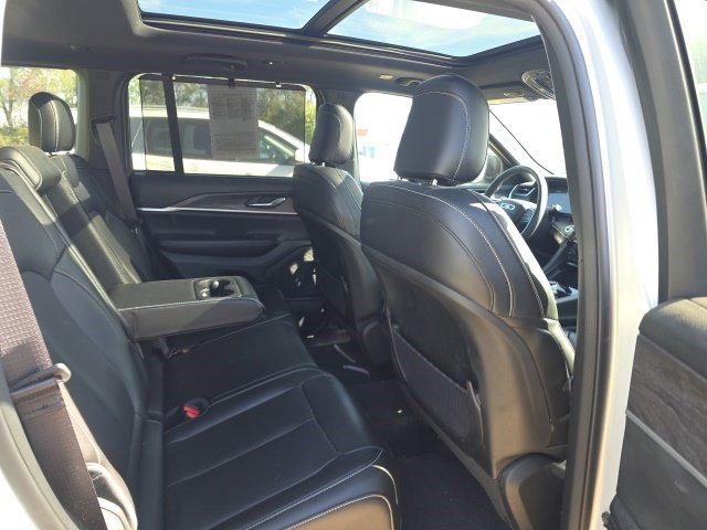 Certified 2024 Jeep Grand Cherokee Limited w/ Luxury Tech Group II AWD/4WD image 12
