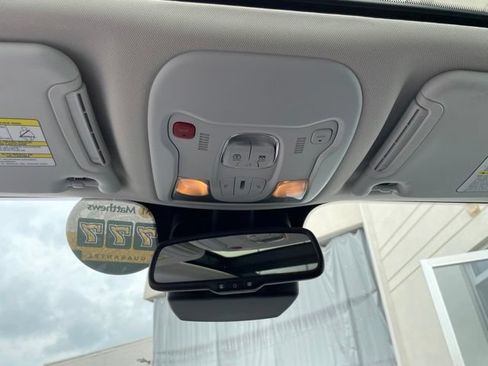 Used 2023 Jeep Renegade Altitude w/ Sun/Sound Group AWD/4WD image 18