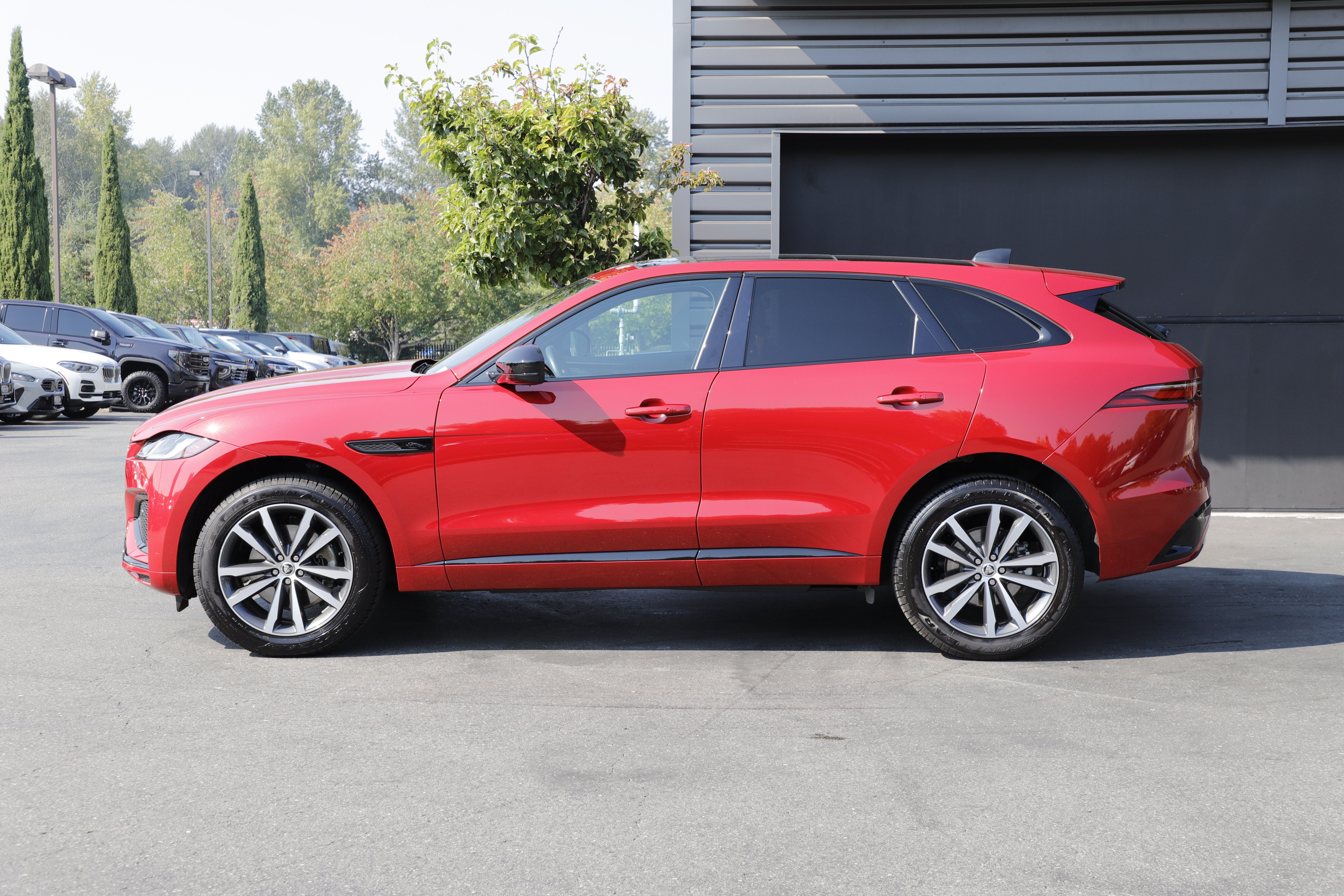 Certified 2025 Jaguar F-PACE R-Dynamic S AWD/4WD image 5