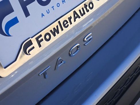 New 2026 Volkswagen Taos SE image 8